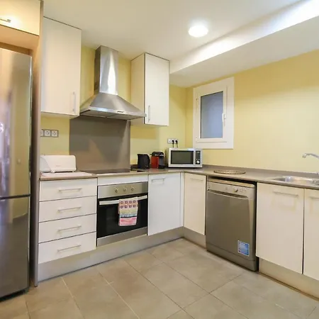 Apartman Girona 108 *